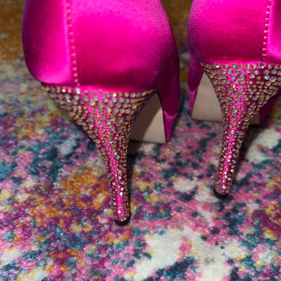 Steve Madden
Partyy-r Hot Pink Fuchsia Embellished  Satin Pumps Platforms - Picture 14 of 16